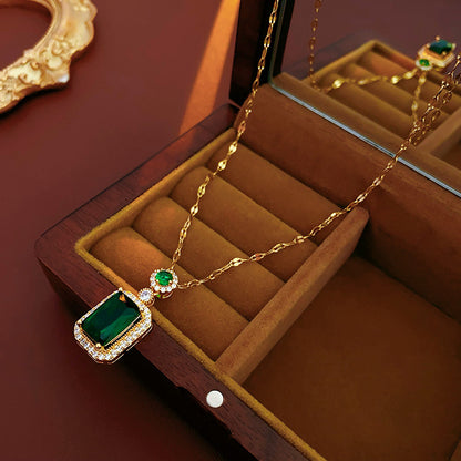 Square-cut Diamond and Emerald Necklace