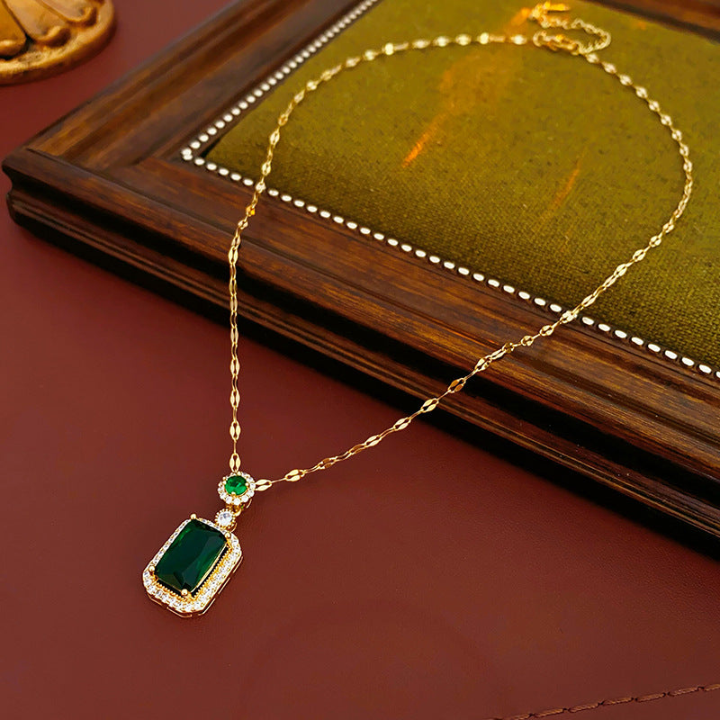 Square-cut Diamond and Emerald Necklace