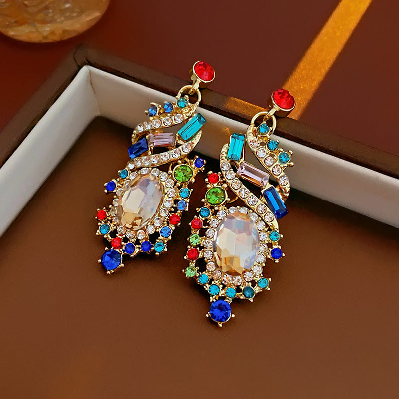 Collar ovalado de colores con incrustaciones de diamantes franceses (estilo cortesano retro)